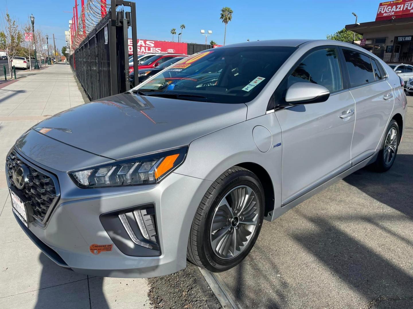 2020 SILVER /GRAY Hyundai Ioniq Plug-In Hybrid (KMHC75LD7LU) , located at 744 E Miner Ave, Stockton, CA, 95202, (209) 944-5770, 37.956863, -121.282082 - Photo#3